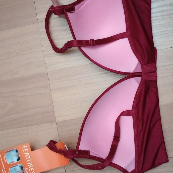 Red bra - Picture 2 of 3